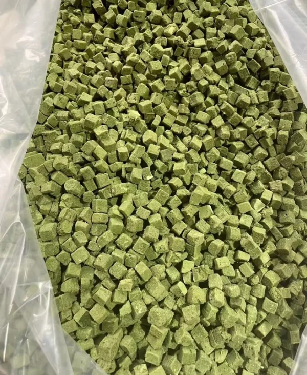 OEMODM-Natural-Freeze-Dried-Raw-Fresh-Chicken-Cat-Grass-Cubes-Cat-Treats-Dog-Treats-Pet-Bulk-Freeze-Dried-Food