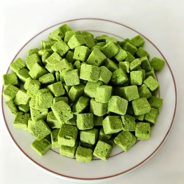 Private-Label-50g-Pet-Treats-Snacks-Hairball-Removal-Digestive-Support-Freeze-Dried-Raw-Meat-Catgrass-Cubes-for-Cats