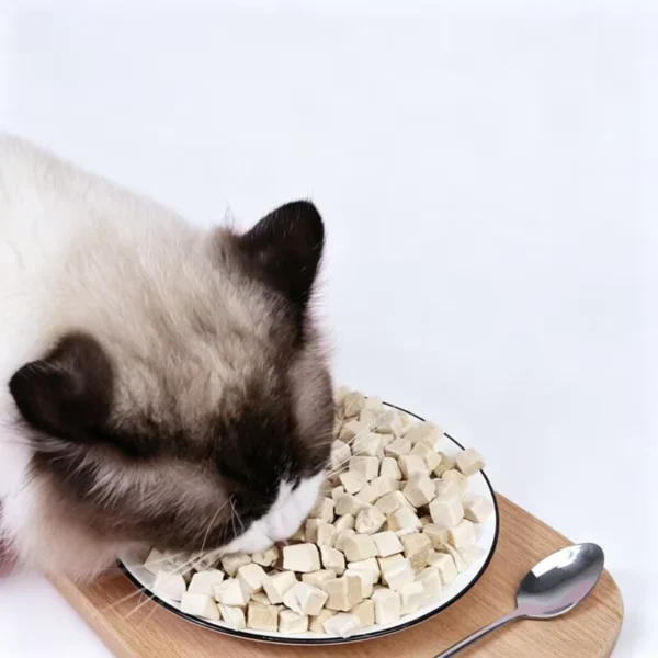 Private-Label-Bulk-Grain-Free-Natural-High-Protein-Freeze-Dried-Chicken-or-Duck-Cubes-Cat-Snacks-Pet-Snacks-Dog-Treats